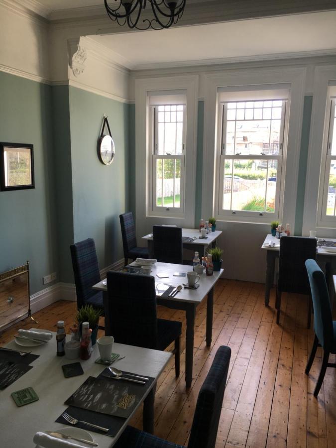 Bed and Breakfast The Carrick Portrush Exterior foto